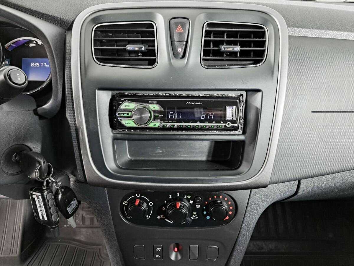 Купить Renault Sandero, 2015, 83 576 км, фото №13