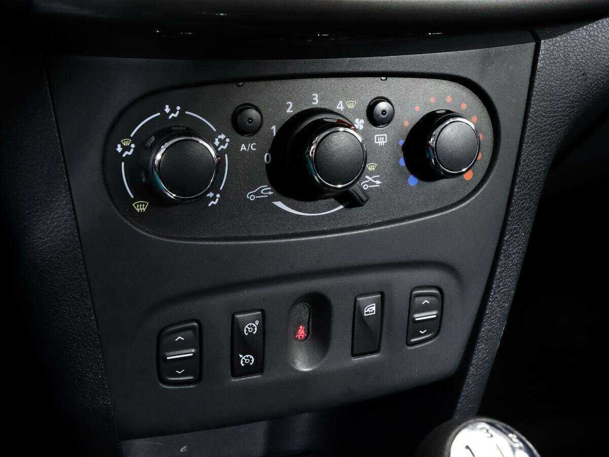 Купить Renault Logan, 2017, 83 940 км, фото №13