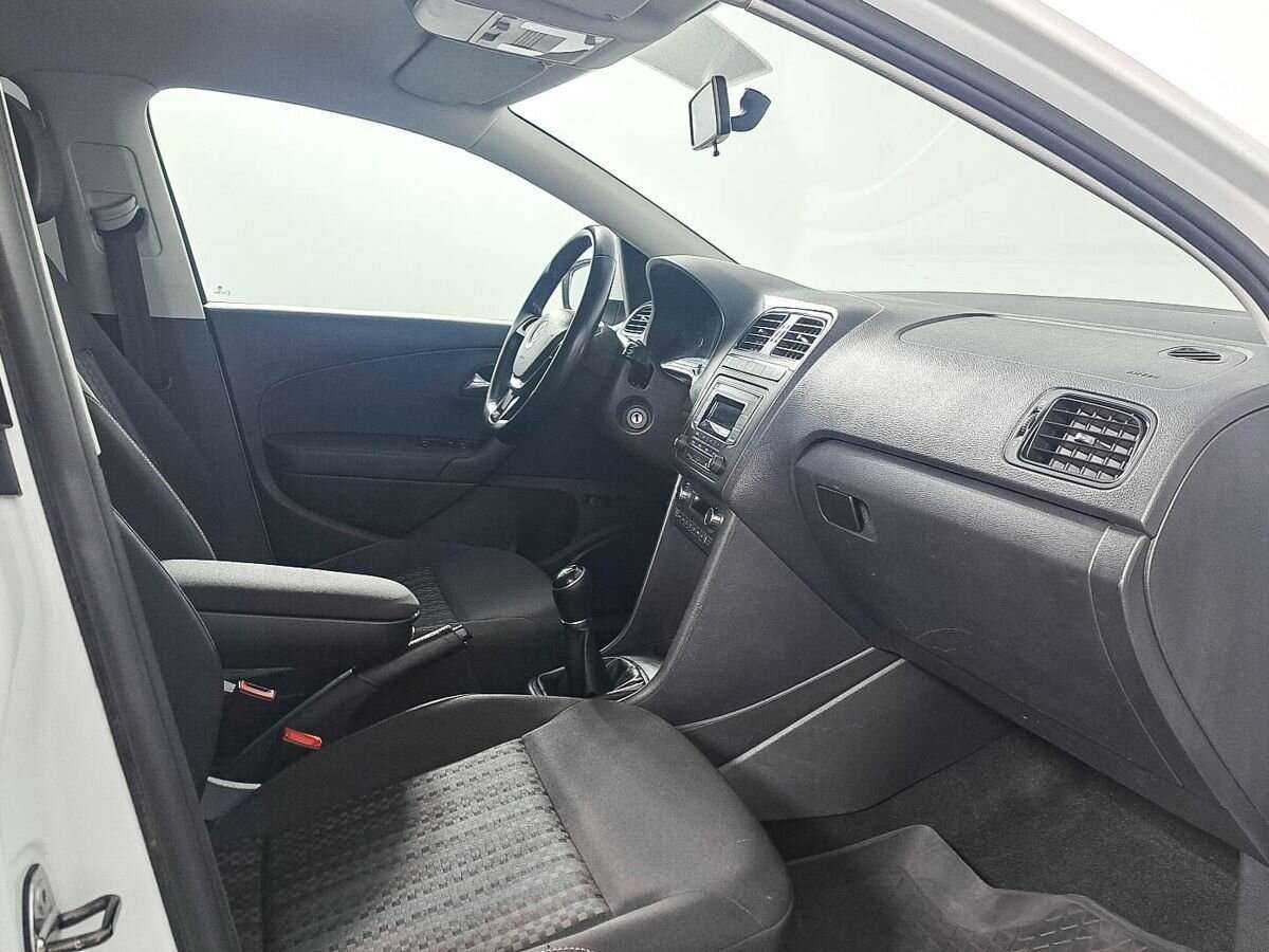 Купить Volkswagen Polo, 2016, 97 000 км, фото №9