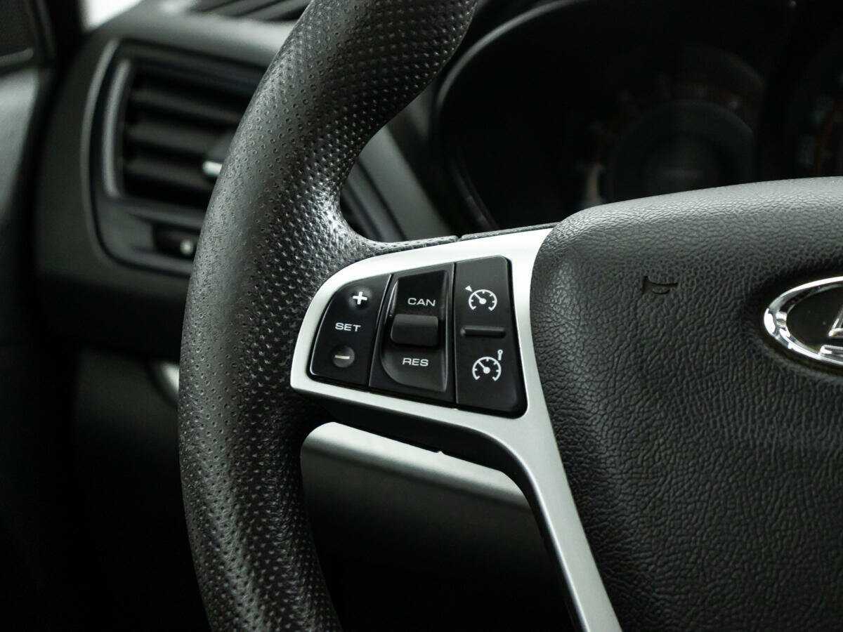 Купить Lada (ВАЗ) Vesta SW, 2017, 136 605 км, фото №16